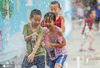 2020年6月4日，北京，北京三里屯喷泉广场，很多孩子聚集在此，水中玩耍异常火爆。罗恒/IC photo
