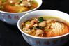 Xunyou Noodles (蕈油面)
Xun (蕈), the basic ingredient, is a kind of edible mushroom growing in Yushan Hill and the noodles are very tasty.