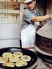 Tuolu Cake (拖炉饼)
The flaky sweet Tuolu Cake is the traditional food in Yangshe Town (杨舍镇).
