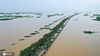 2020年7月5日，在九江永修境内的永吴公路大湖池段湖水全部淹没公路路面，路面上堆满了水生植物，“中国最美的水上公路”几乎成泡影。
