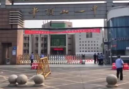 答题卡|河南一考生高考时撕毁其他2人答题卡 知情学生：当时老师都懵了