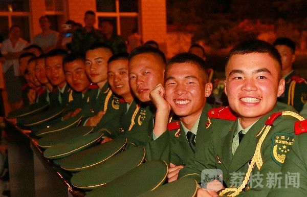 今夜|今夜的聚光灯为你照亮|荔枝军事