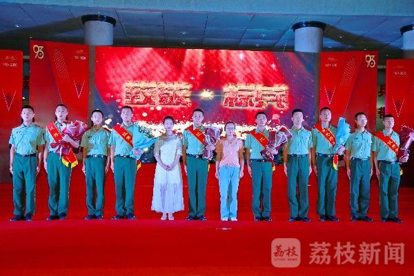 今夜|今夜的聚光灯为你照亮|荔枝军事