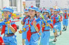 2020年7月31日，山东烟台，幼儿园的小朋友扮演小战士携带自制“武器”行军。来源：IC photo