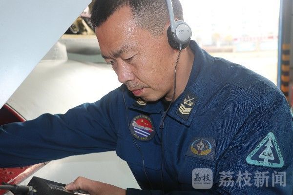 战鹰|战鹰“专属”，点赞这群追梦的修理兵|荔枝军事