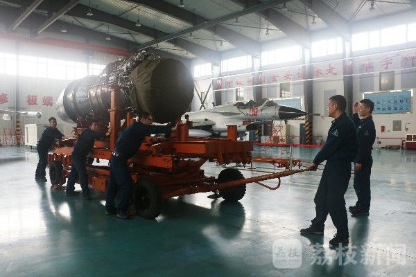 战鹰|战鹰“专属”，点赞这群追梦的修理兵|荔枝军事