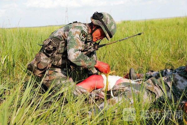 战场|战斗卫生员“战场出击”|荔枝军事