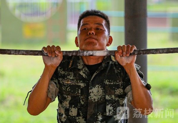 考核|考场如战场！一起来看军事指挥员如何当好战斗员|荔枝军事