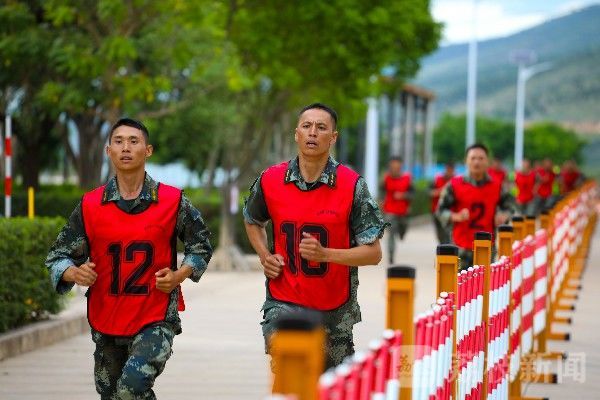 考核|考场如战场！一起来看军事指挥员如何当好战斗员|荔枝军事