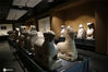 室内展厅的石羊藏品。西安羊文化博物馆收藏了数百件珍稀展品，是目前国内有关羊的馆藏品类和数量最多的专题博物馆。