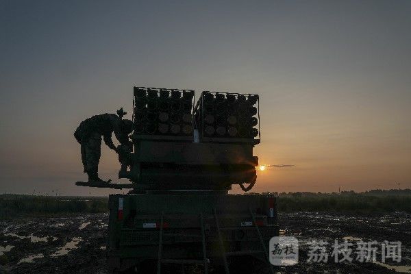 实弹射击|威武霸气 超燃的火箭炮实弹射击|荔枝军事