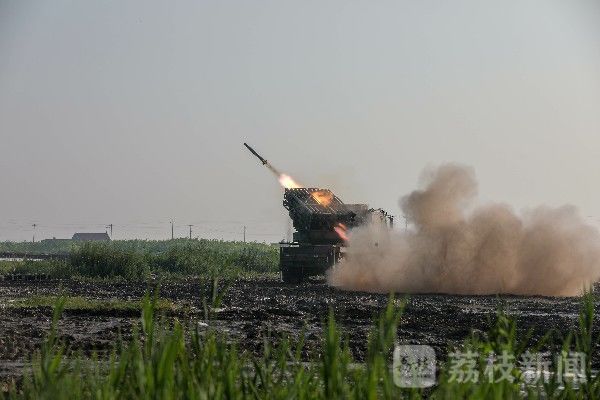 实弹射击|威武霸气 超燃的火箭炮实弹射击|荔枝军事