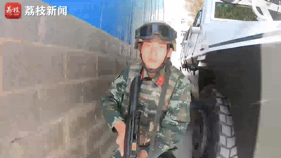 公交车|公交车反劫持 提升特战队员打赢能力|荔枝军事