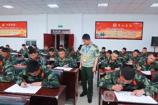 考核|直击士官选晋:要“升级”,这些“关卡”必须过|荔枝军事