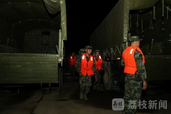 应急|第78集团军某旅开展夜间抗洪演练提高应急处置能力|荔枝军事