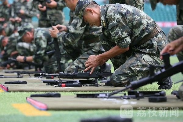 兵哥哥|兵王争霸！看兵哥哥如何披荆斩棘|荔枝军事