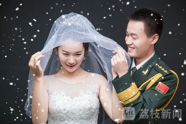 军人|左手牵你,右手敬礼,这是军人独特的爱情|荔枝军事
