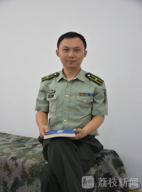 军人|左手牵你,右手敬礼,这是军人独特的爱情|荔枝军事