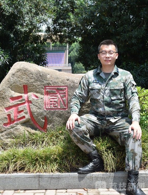 军人|左手牵你,右手敬礼,这是军人独特的爱情|荔枝军事
