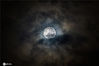 2020年8月3日，农历六月十四，一轮满月亮相深圳夜空，上演十五的月亮十四圆的难得一见的天象。