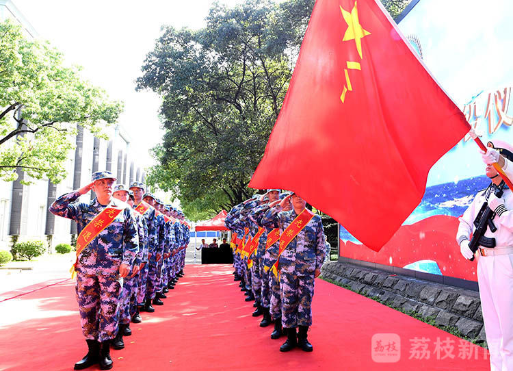 退役|东部战区海军某基地举行军官退役仪式丨荔枝军事