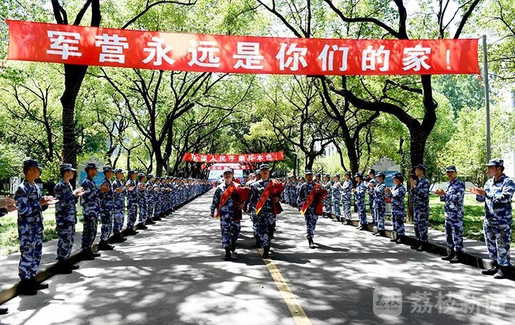 退役|东部战区海军某基地举行军官退役仪式丨荔枝军事