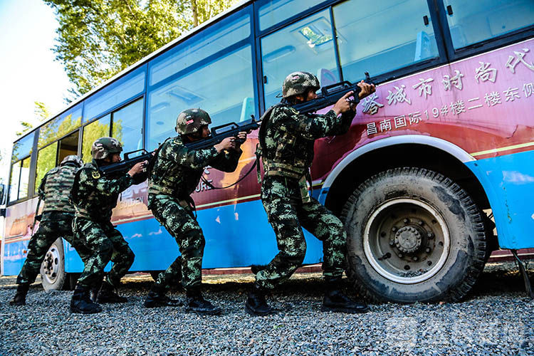 塔城|酷图来袭！直击武警塔城支队夏季大练兵丨荔枝军事