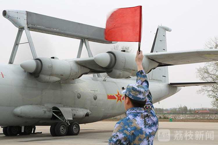 航空兵|海军航空兵版《我们的答案》 追寻海天猎鹰的打赢密码丨荔枝军事