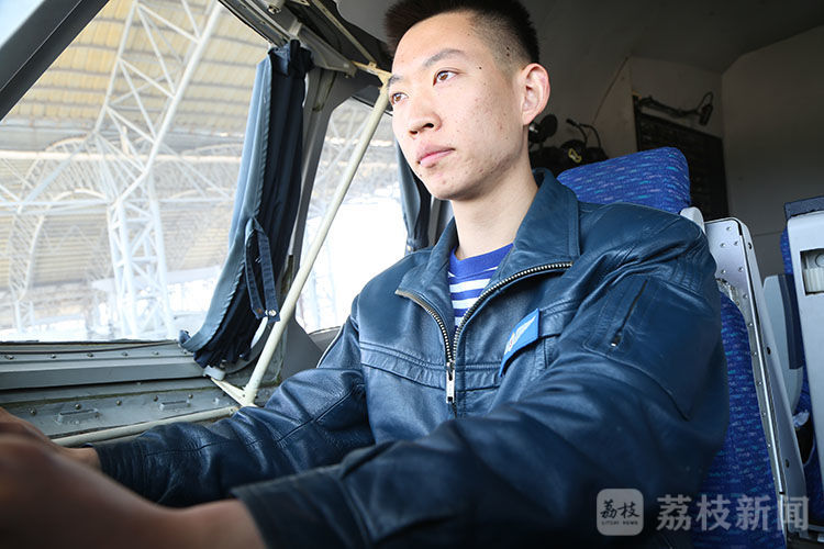 海军|“望天族”赵芸:做比翼齐飞的“最美僚机”丨荔枝军事