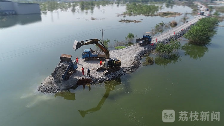 决口|持续奋战96小时，安徽安庆怀宁县区大圩决口完成封堵｜荔枝军事
