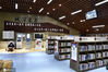 2020年8月1日，重庆图书馆24小时城市书屋开放。这座城市书屋是24小时开放，凭读者卡刷卡进入，自助读书。 8月4日晚上十点过后，记者在重庆沙坪坝的24小时城市书屋看见，书屋内仍座无虚席，一些找不到座位的读者就席地而坐，大家都在安静地读书，充满了一种无声的力量…… 这是这座城市前行的动力。董亚林/IC photo 编辑/陈进