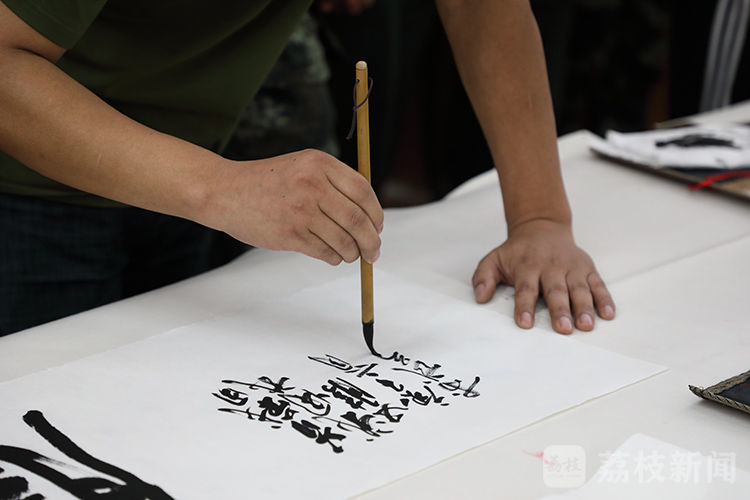 军营|武警宿迁支队：书画艺术进军营 绘就军民鱼水情丨荔枝军事