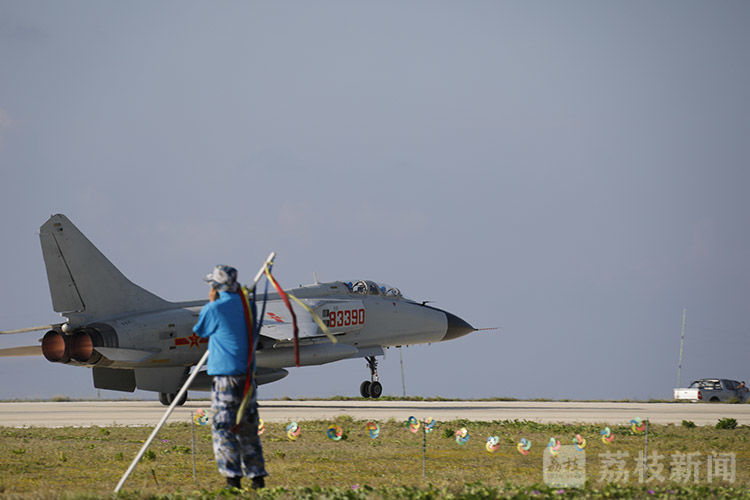 飞行员|飞行员的第三只手：场站保障部队丨荔枝军事
