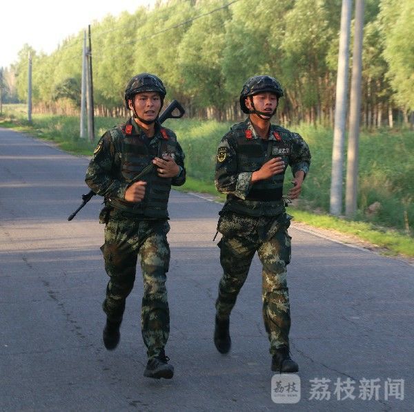 武警|武警苦练精兵战酷暑|荔枝军事