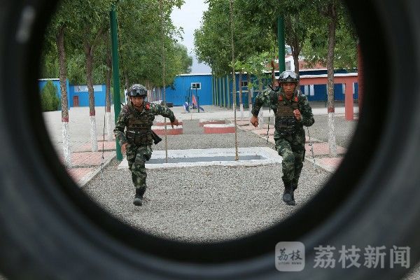 武警|武警苦练精兵战酷暑|荔枝军事