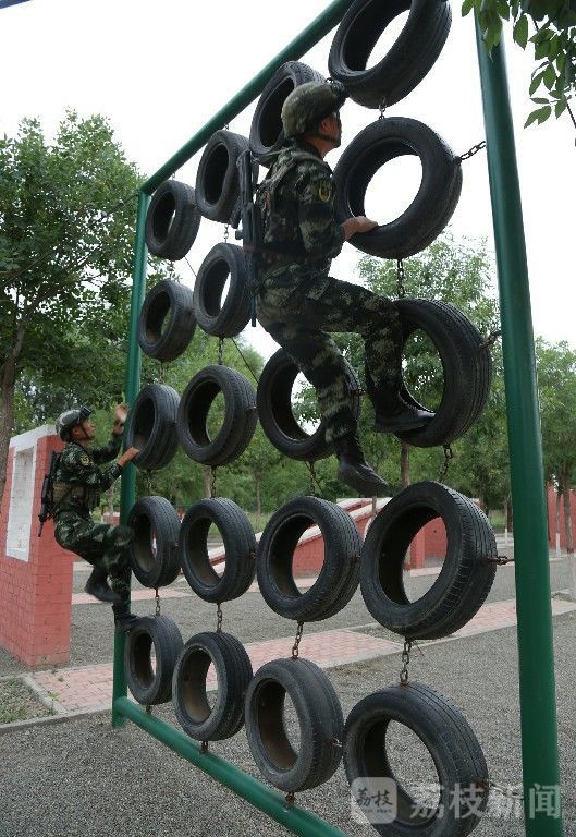 武警|武警苦练精兵战酷暑|荔枝军事