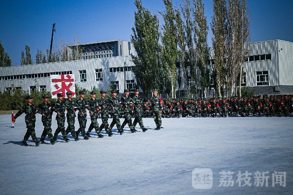 老师|教师节致敬，我们身边不一样的“老师”|荔枝军事