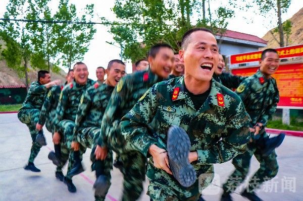老师|教师节致敬，我们身边不一样的“老师”|荔枝军事