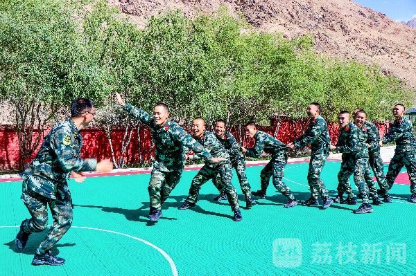 老师|教师节致敬，我们身边不一样的“老师”|荔枝军事