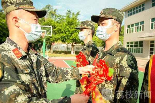 新兵|多地武警单位热烈欢迎新兵入营|荔枝军事