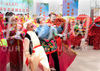 《喜气洋洋庆丰收》，金东红摄于淮阴区淮高镇大福村广场。