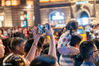 2020年9月12日，上海南京路步行街东拓段当晚正式开街，晚7时许，步行街河南中路至中山东一路沿线人山人海，现场人气爆棚。来源：IC photo