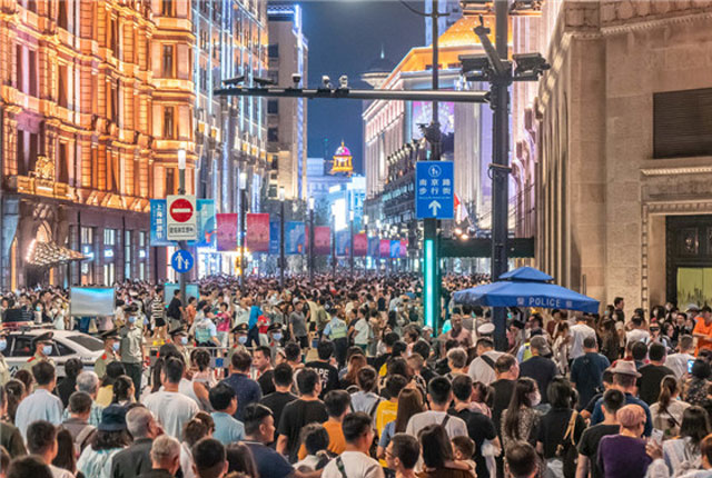 上海南京路步行街东拓段正式开街 人气火爆