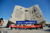 2020年9月16日，辽宁沈阳，在“九·一八”事变89周年即将到来之际，沈阳各界群众纷纷来到“九·一八”历史博物馆参观和纪念活动，牢记历史，不忘国耻，振兴中华。
