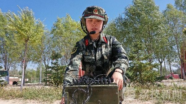 练兵|练兵！练兵！通信兵“燃爆”训练场！|荔枝军事