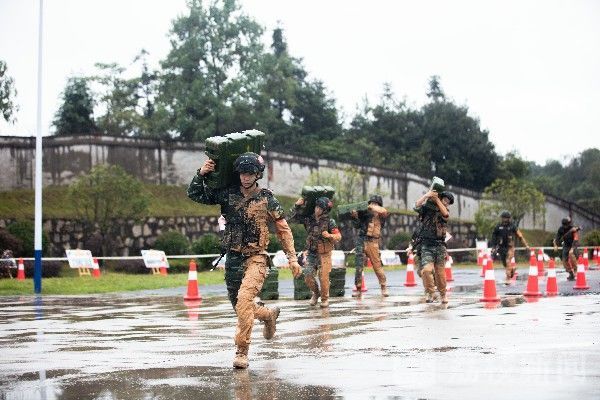 比武|巅峰比武|这场战斗，在雨中打响！|荔枝军事