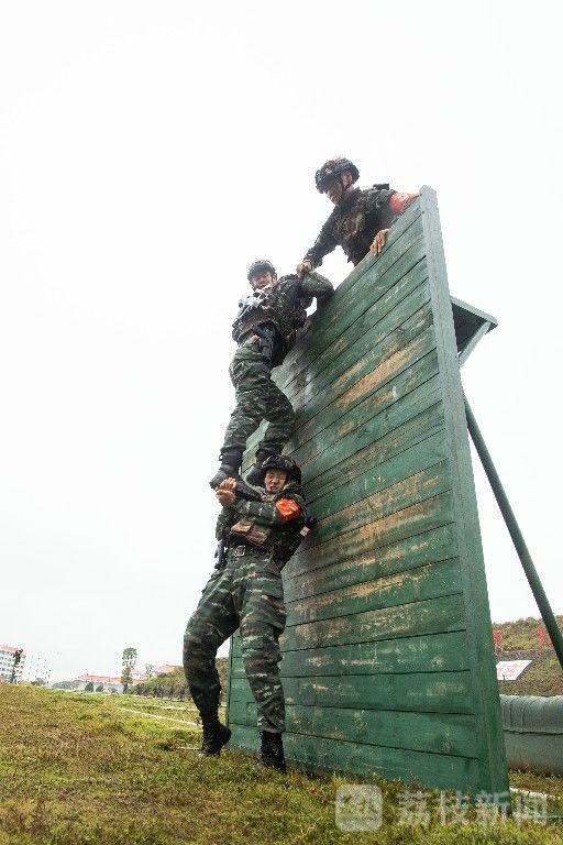 比武|巅峰比武|这场战斗，在雨中打响！|荔枝军事