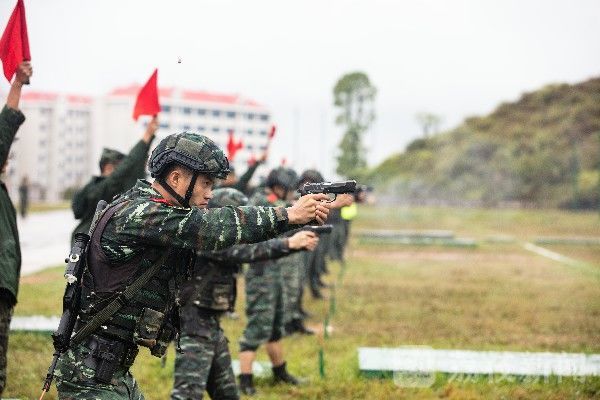 比武|巅峰比武|这场战斗，在雨中打响！|荔枝军事