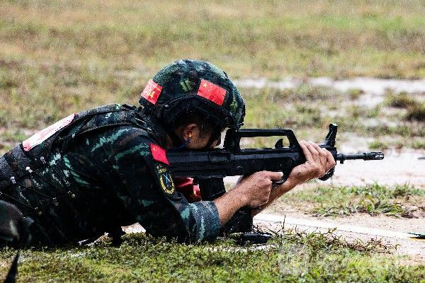 比武|巅峰比武|这场战斗，在雨中打响！|荔枝军事