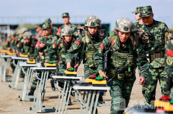 队员|“巅峰”对决，开战！|荔枝军事